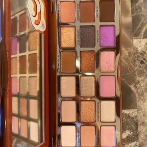 TOO Faced Cinnamon Swirl Palette